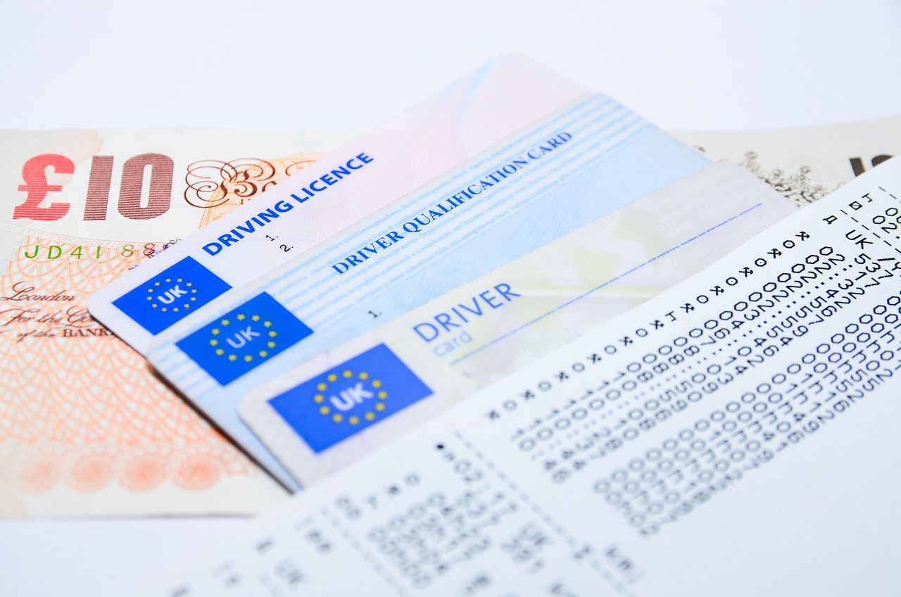 digital print, truck driver, kilometers, printed, driving record, driver's rest, tacho, tachograph, driving time, working time, driving time printout, driver card, driver's certificate, 10 pounds banknote, driving license, driving license, driving license, driving license, driving license, driving license